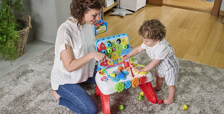 https://www.chicco.be/dw/image/v2/BJJJ_PRD/on/demandware.static/-/Sites-Chicco-Belgium-Library/nl_BE/dwf3ce547f/site/05-Categoriepagina/HG/Jouets/Hero Image Video Banner/toys-category-page-banner-portable.jpg